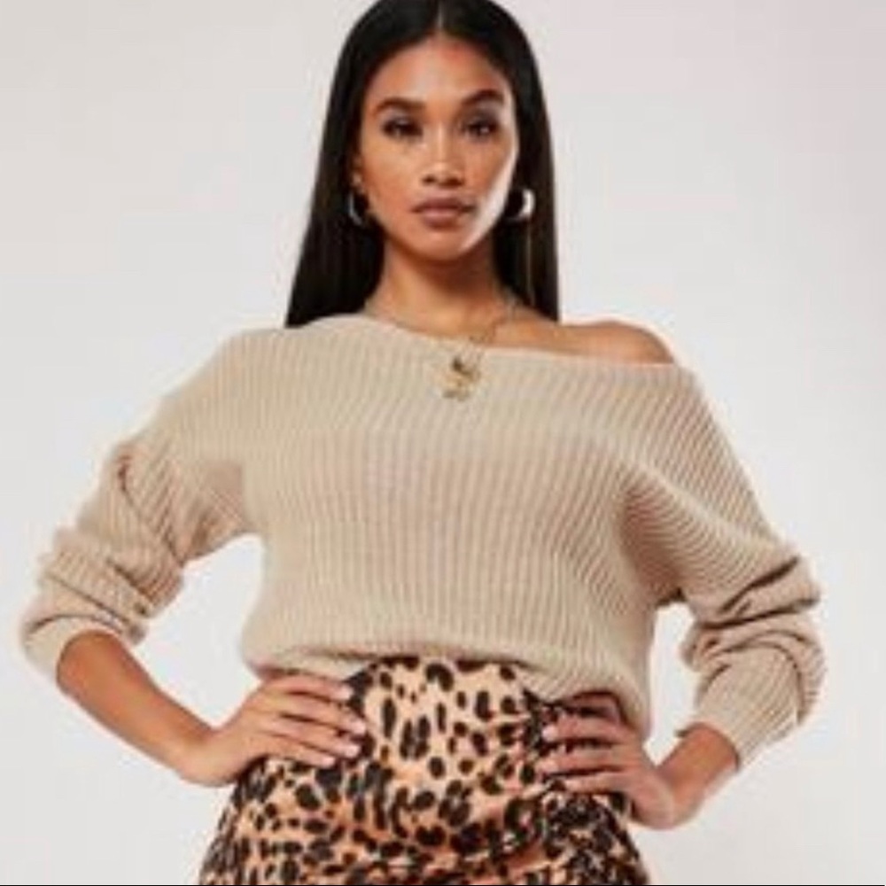 S/M Off-The-Shoulder Cable Knit Sweater